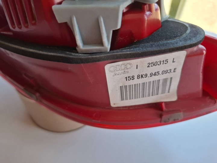 PHARE ARRIÈRE GAUCHE DANS COUVERCLE DE COFFRE AUDI A4 B8 LIFT 08- 8K9945093E
