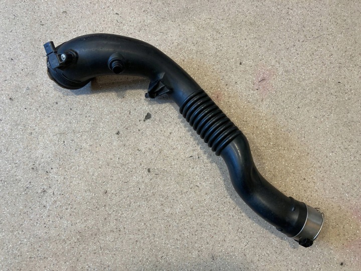TUYAU ADMISSION BMW M2 F87 7604033