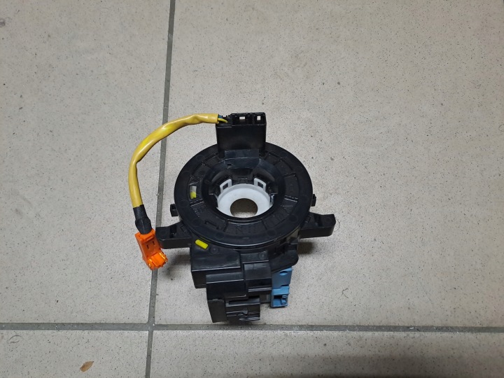 TOYOTA AVENSIS VERSO PIGNON BANDE CAPTEUR ANGLE SKRETY 89245-05030