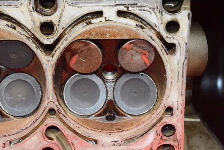 CULASSE MOTEUR GAUCHE 06E103373E AUDI A4 B7 3.2 FSI V6 256 KM 04-08