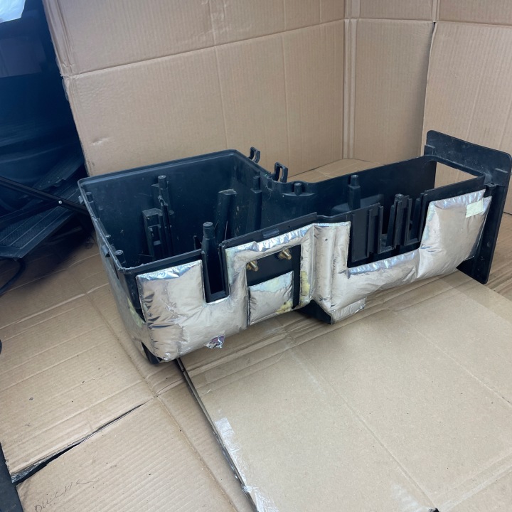MERCEDES VITO W639 PROTECTION CHÂSSIS FUSIBLES ORDINATEUR A6395400324