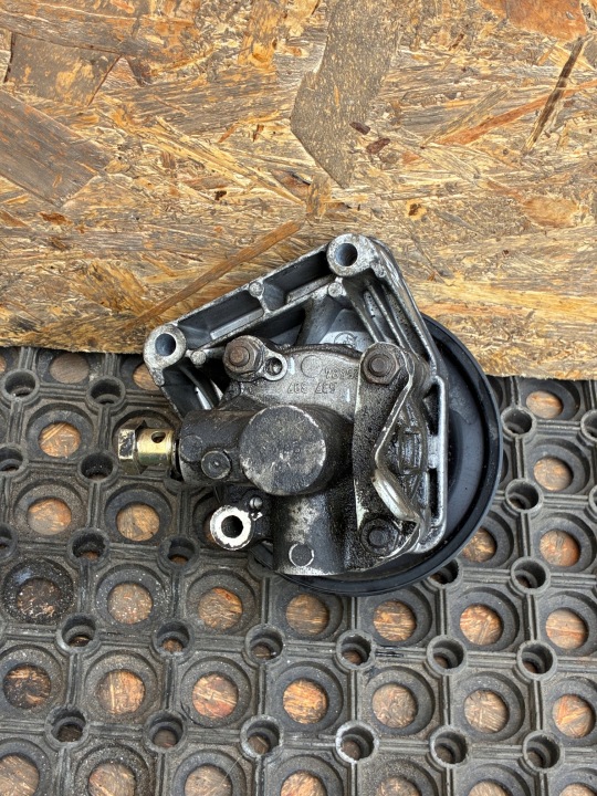 BMW 5 E34 2.0B POMPE AMPLIFICATEUR 637397