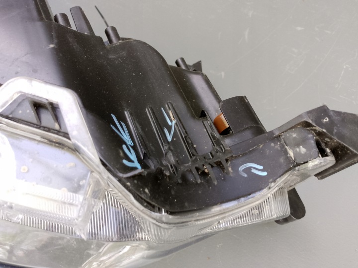 TOYOTA HILUX VIII 2021- LIFT PHARE ORDINAIRE GAUCHE 81150-0KK60