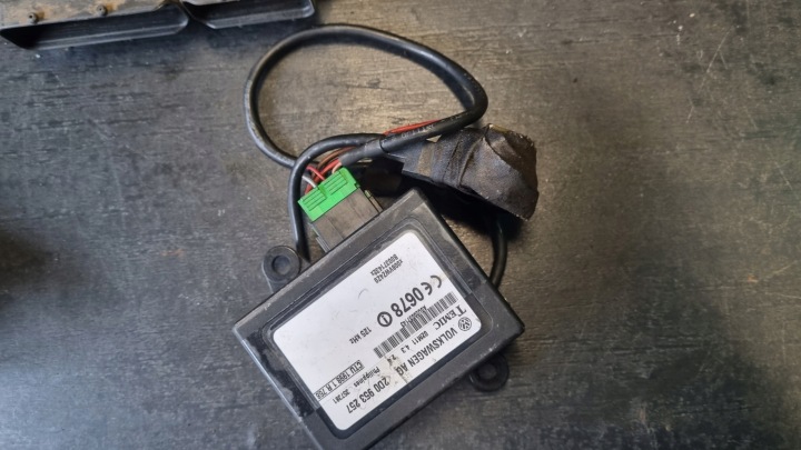 CONTRÔLEUR CONTACTEUR D'ALLUMAGE VOLKSWAGEN LT 2.5 TDI 074906018P 102KM