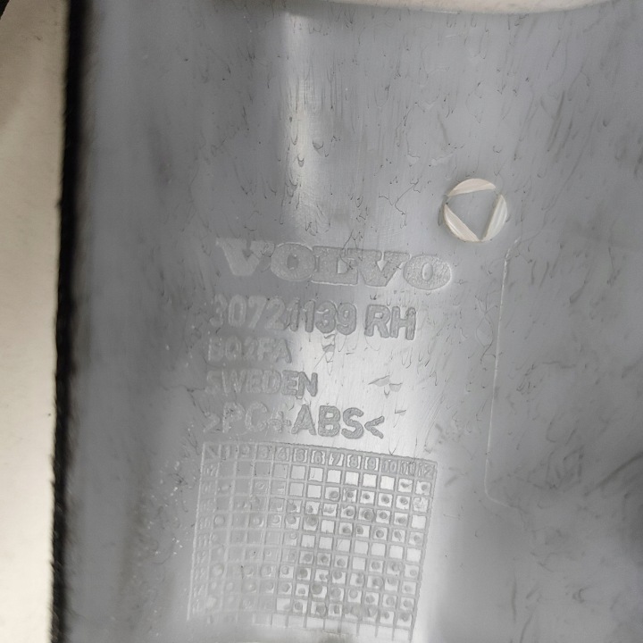 VOLVO XC60 2016 DROITE CÔTÉ PROTECTION MONTANTS VITRES AVANT A