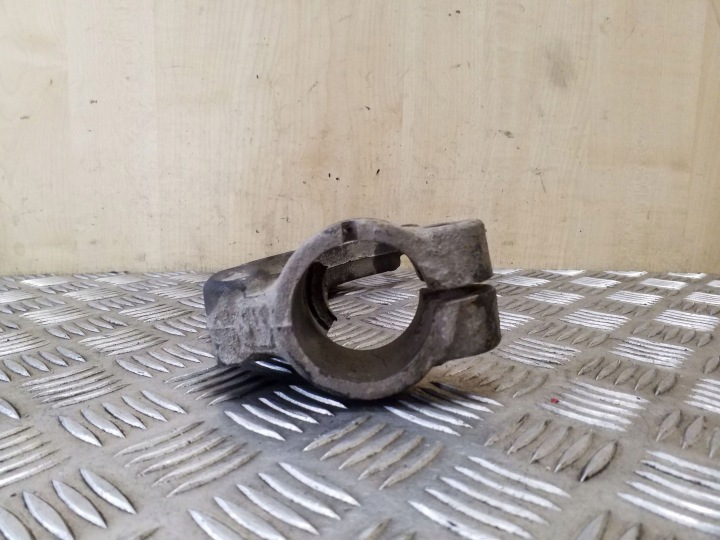 AUDI A4 S4 B8 8K 2008 FIXATION SUPPORT INFÉRIEUR AMORTISSEUR ESSIEUX AVANT