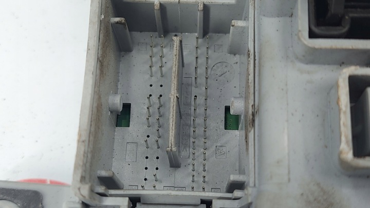 FORD FIESTA KA II 1.2 13R BOÎTE MODULE FUSIBLE 00518735520