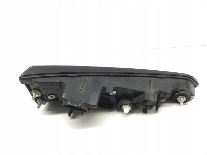 TOYOTA COROLLA XI E21 PHARE DROITE ARRIÈRE KOITO 02-431