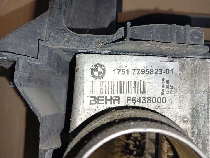 ÉCHANGEUR AIR-AIR AVEC ÉTRIER DE FIXATION BMW E60 E61 2.0D I 779582301 778744307