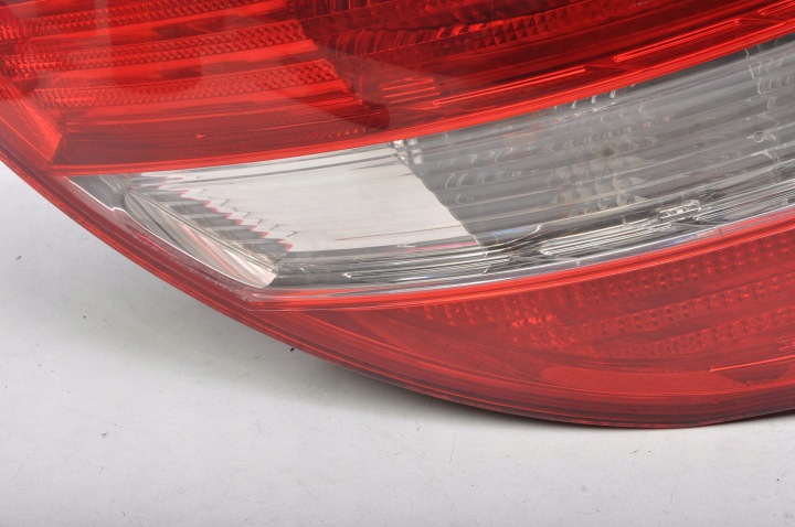 MERCEDES CL203 PHARE GAUCHE ARRIÈRE GAUCHE ARRIÈRE A2038204764