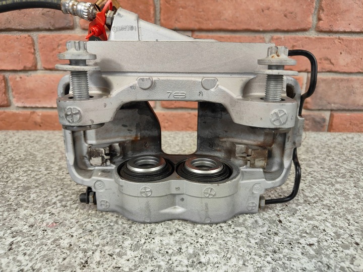 BMW G42 G20 G21 G22 G23 G26 ÉTRIER DE FREIN DE FREIN DROIT AVANT 6885840 42/30/348
