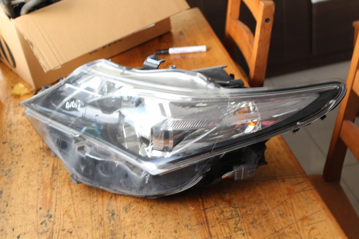 PHARE GAUCHE GAUCHE AVANT LED FJD AURIS II 81150-02E21