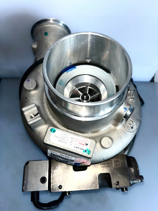 NEUF TURBOCOMPRESSEUR HOLSET HE300VG 3793688 3793727 RABAT 3000 EUR DESCRIPTION