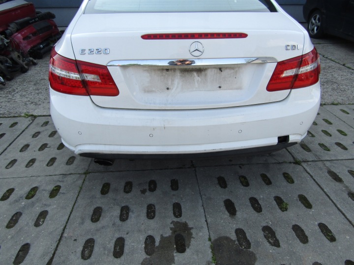 MERCEDES W207 2012R. AMG GAUCHE 149 AVANT PARE-CHOCS PHARES AILES CAPOT
