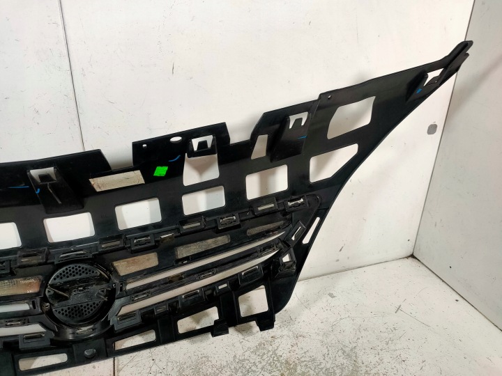 GRILLE CALANDRE PARE-CHOCS AVANT OPEL ASTRA IV J GTC 13264582