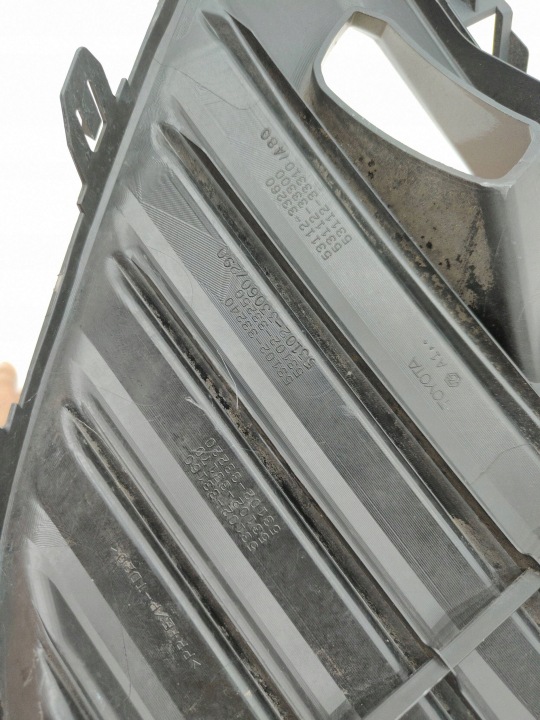 TOYOTA CAMRY VIII GRILLE INFÉRIEURE PARE-CHOCS AVANT AVANT 53102-33160