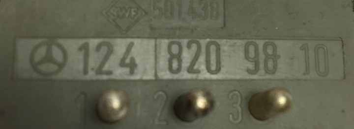 COMMUTATEUR BOUTON ÉCLAIRAGE ARRIÈRE BANQUETTES ARRIÈRE CABINES MERCEDES W124 1248209810