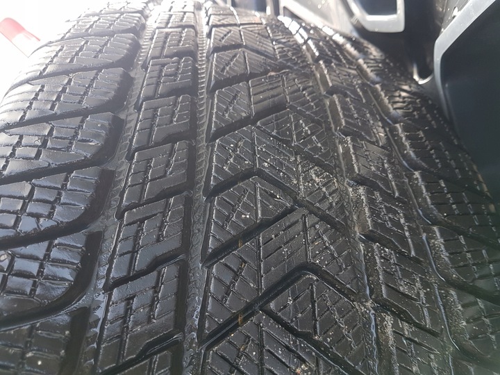 LLANTAS NEUMÁTICOS DODGE RAM V 18-23 PIRELLI 22