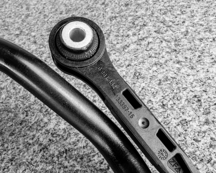 BMW 5 G30 STABILISATEUR BARRE DE LIAISON ARRIÈRE ARRIÈRE 6861456 SEULEMENT 2966KM!