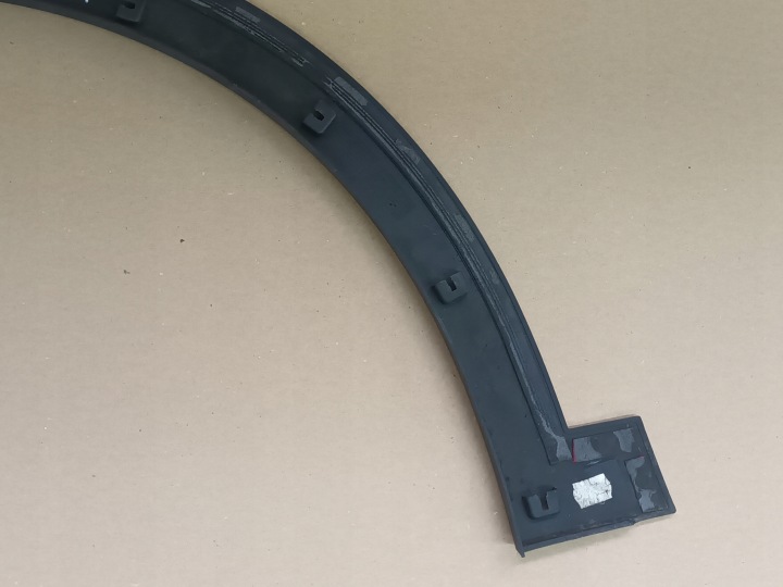 MOULURE DROITE AVANT SEAT ARONA AVANT DROIT 6F9