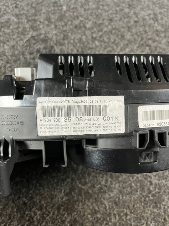 MERCEDES W204 1.8 CGI COMPTEUR TABLEAU DE BORD A2049003508 KILOMÉTRAGE 247TYS