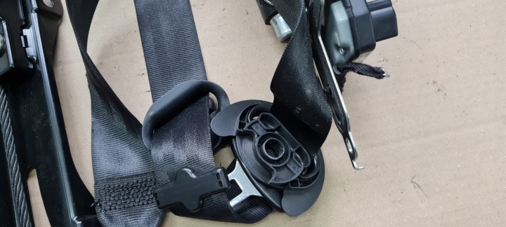 S3 8V BERLINE A3 CEINTURE DE SÉCURITÉ DROIT AVANT TENDEUR 8V5857706H