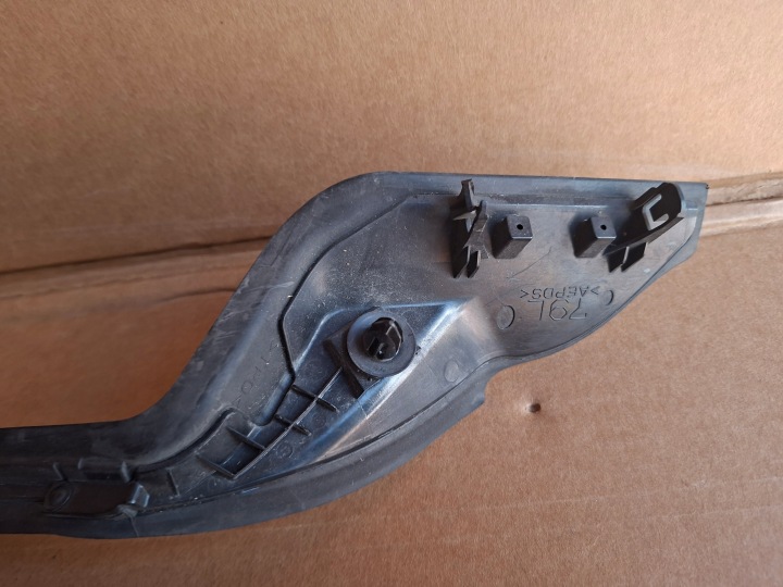 MOULURE VITRES GAUCHE AVANT TOYOTA C-HR CHR 17R 79L