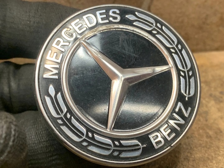 INSIGNE VOITURES MERCEDES-BENZ GLS (X166) A0008171601 3.0L GASOLINE 270KW