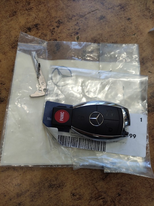 REMOTE KEY FOB A2037665006 FOR MERCEDES-BENZ S-CLASS (W221) photo 1 - milautoparts-fr.ukrlive.com