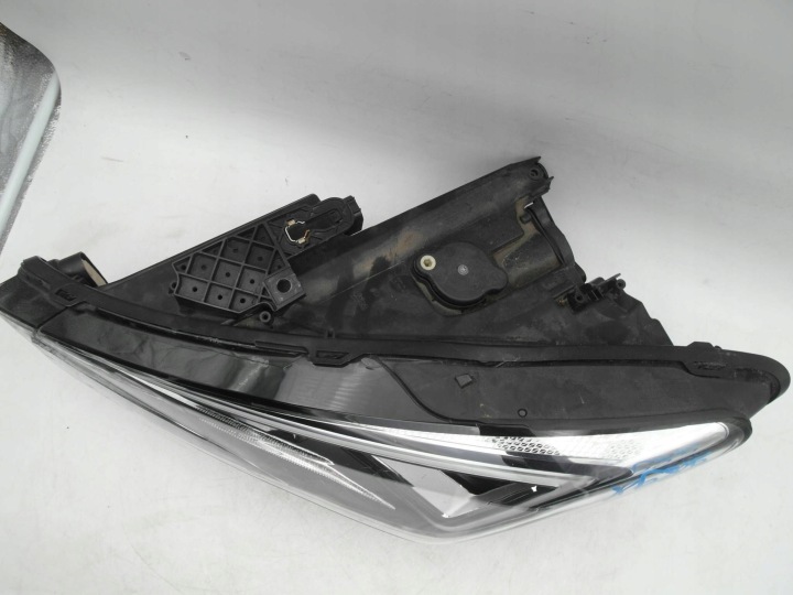 SEAT LEON IV 4 5FB COMPLET LED EN TRÈS BON ÉTAT PHARE AVANT GAUCHE GAUCHE AVANT 5FB941005J N
