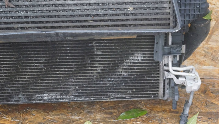 VOLVO V50 RADIATEUR VENTILATEUR 1.6 TDCI (D1046)