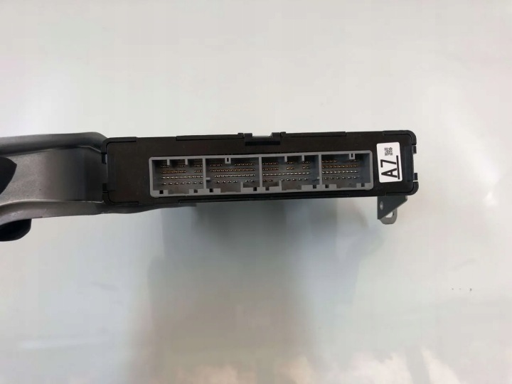 LEXUS ES AUTRE KOMPUTERY MODULES CONTRÔLEURS 300H COMPLET HYBRID 89981-33710