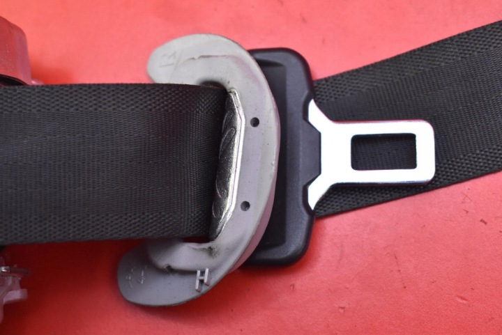 CEINTURE DE SÉCURITÉ DROIT AVANT TENDEUR EUROPE 88820-3Z000 HYUNDAI I40 VF 11-15