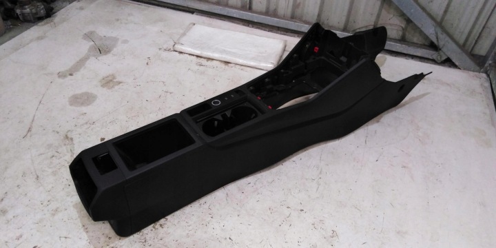 AUDI Q3 83A TUNNEL CENTRAL 83B863241C