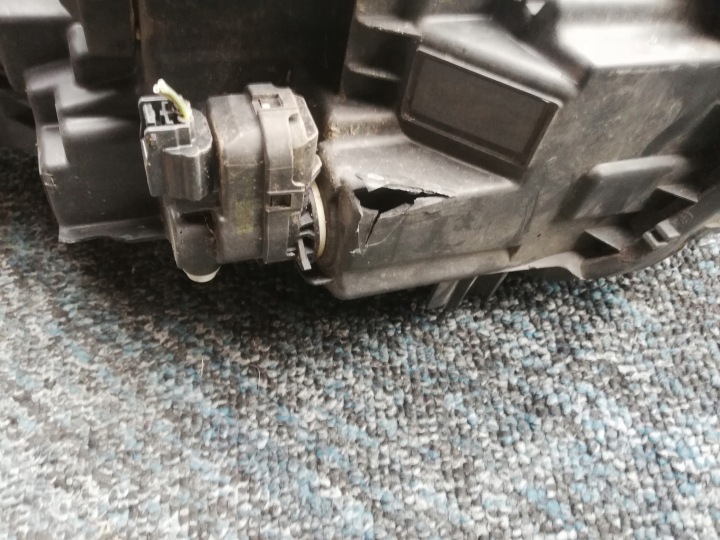 PHARE AVANT DROITE PEUGEOT 2008 II 19-