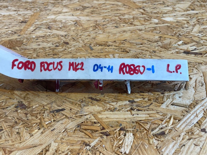 FORD FOCUS MK2 II 04-11 GLISSIÈRE POIGNÉE FIXATION PARE-CHOCS GAUCHE AVANT AVANT
