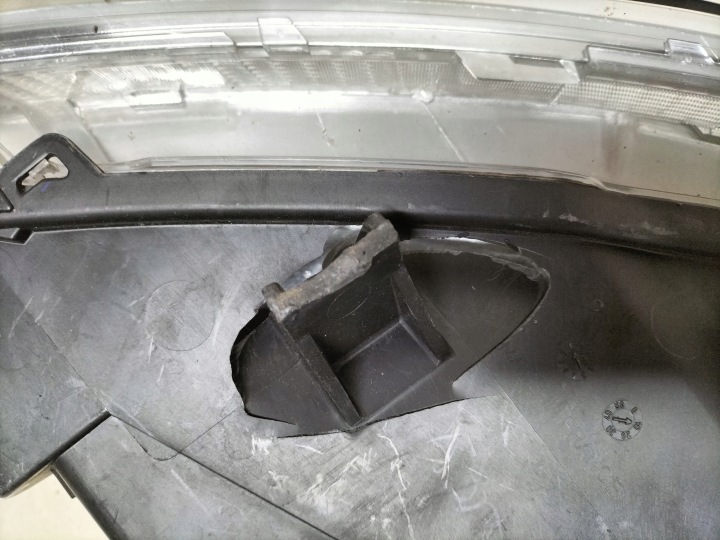 VW PHAETON PROJECTEUR GAUCHE (SZCZECIN-GORZOW- POZNAŃ 4754