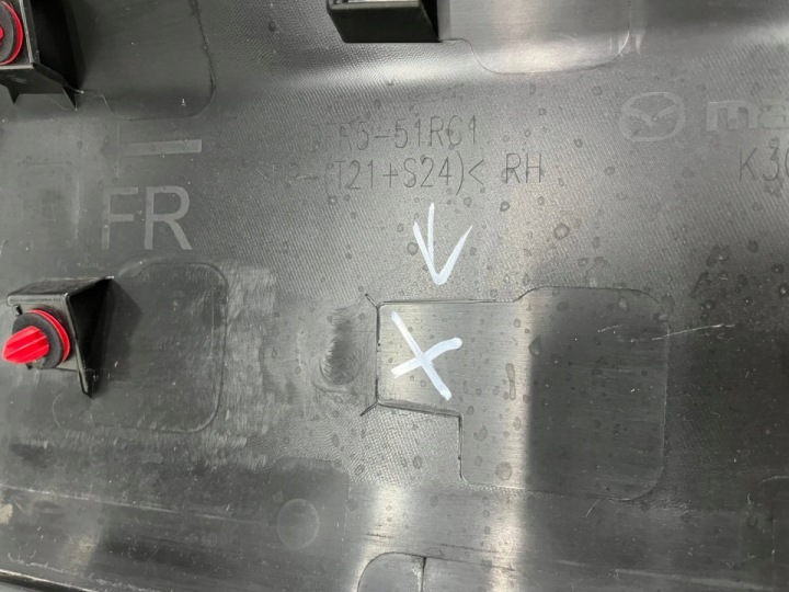 MOULURE MAZDA CX-30 2019R.- DROITE ARRIÈRE INFÉRIEURE REVÊTEMENT PORTES RANT