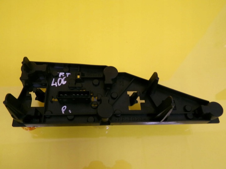 DOUILLE D'AMPOULE DROIT ARRIÈRE PEUGEOT 406 COUPÉ NR798
