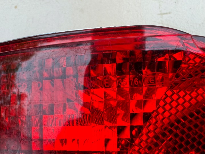 PHARE PRZECIWGIELNA PRZECIWMGLOWA GAUCHE ARRIÈRE LAND ROVER SPORT 011345-01