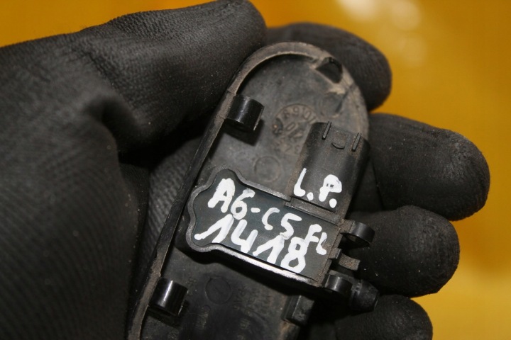 BUSE LAVE-GLACES GAUCHE AVANT A6 C5 RESTYLAGE 8E0955987B