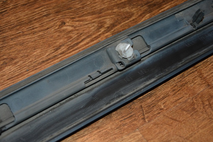 MOULURE DÉCORATIVE PORTES DROIT AVANT VW PASSAT B8 3G0854940