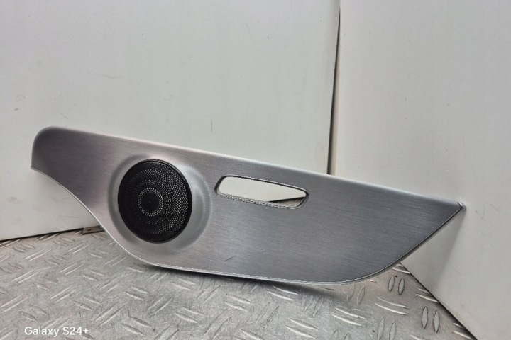 AVANT DROITE PROTECTION MONTANTS MERCEDES-BENZ C (W205) A2057270128 2.0L