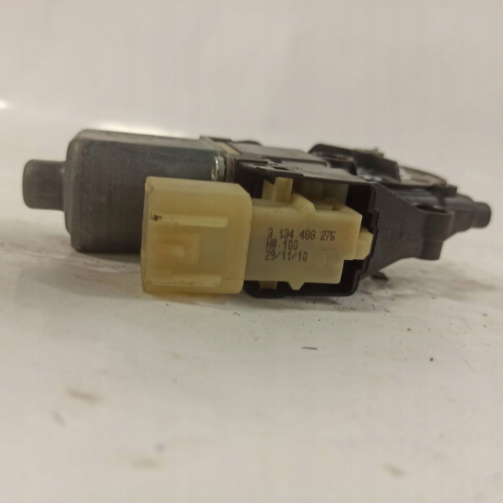 FORD FIESTA MK7 PETIT MOTEUR VITRES GAUCHE AVANT 0130822404