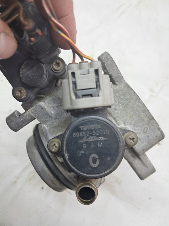 PAPILLON DES GAZ TOYOTA YARIS I 1.0 136800-1480