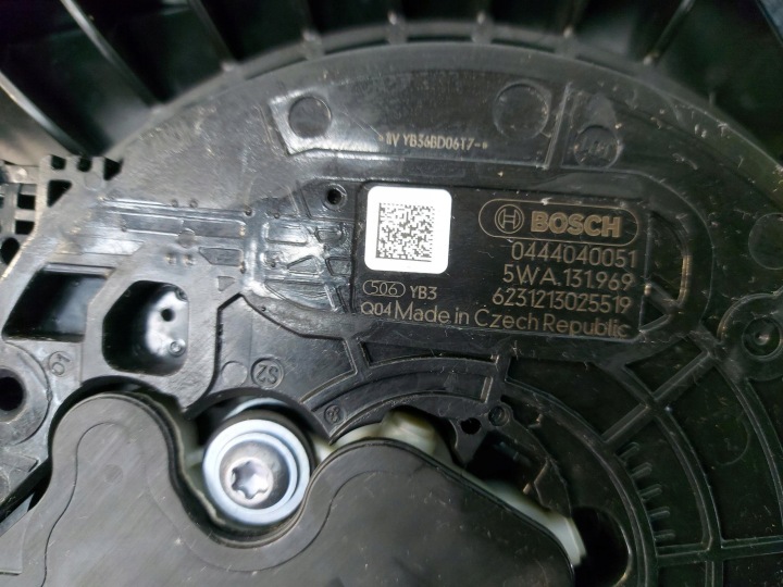 VW MULTIVAN 7T0 T7 2023R RÉSERVOIR LIQUIDE ADBLUE POMPE 7T0131877