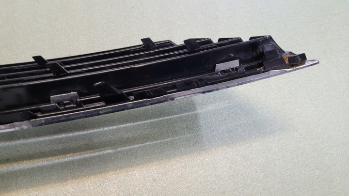 AUDI A8 D4 GRILLE PARE-CHOCS GAUCHE AVANT 4H0807679D