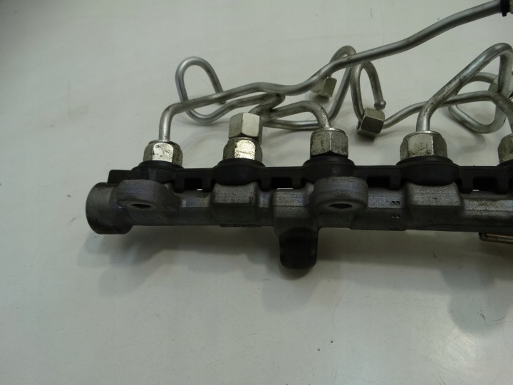 MOULURE INJECTION RENAULT SCENIC III 2.0 DCI BOSCH 8200947803