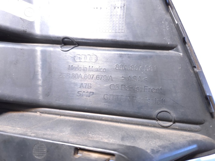 GRILLES DANS PARE-CHOCS AVANT MAT 80A807681 80A807682 VERS AUDI Q5