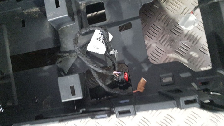 2023 JEEP GRAND CHEROKEE WL ACCOUDOIR CONSOLES 68472822AA